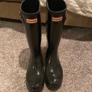 Black Hunter rain boots.